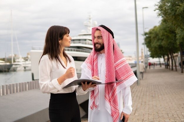 How to greet in Arabic
